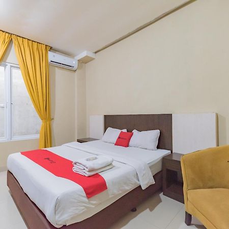 Reddoorz At La Mega Near Pasar Pagi Cirebon Hotel Exterior photo
