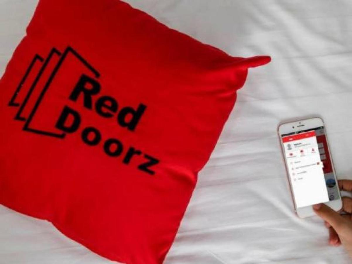 Reddoorz At La Mega Near Pasar Pagi Cirebon Hotel Exterior photo