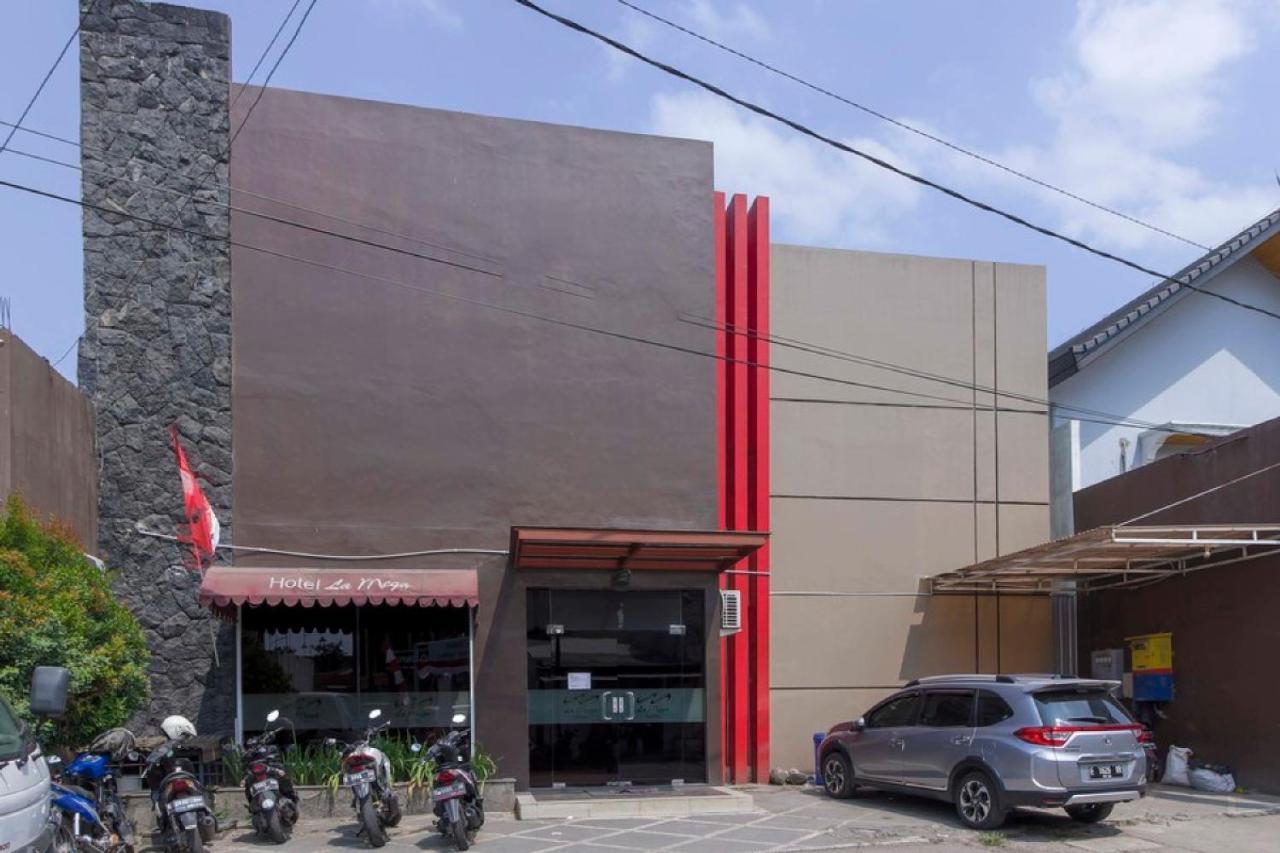 Reddoorz At La Mega Near Pasar Pagi Cirebon Hotel Exterior photo